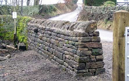 Dry stone wall end cheek